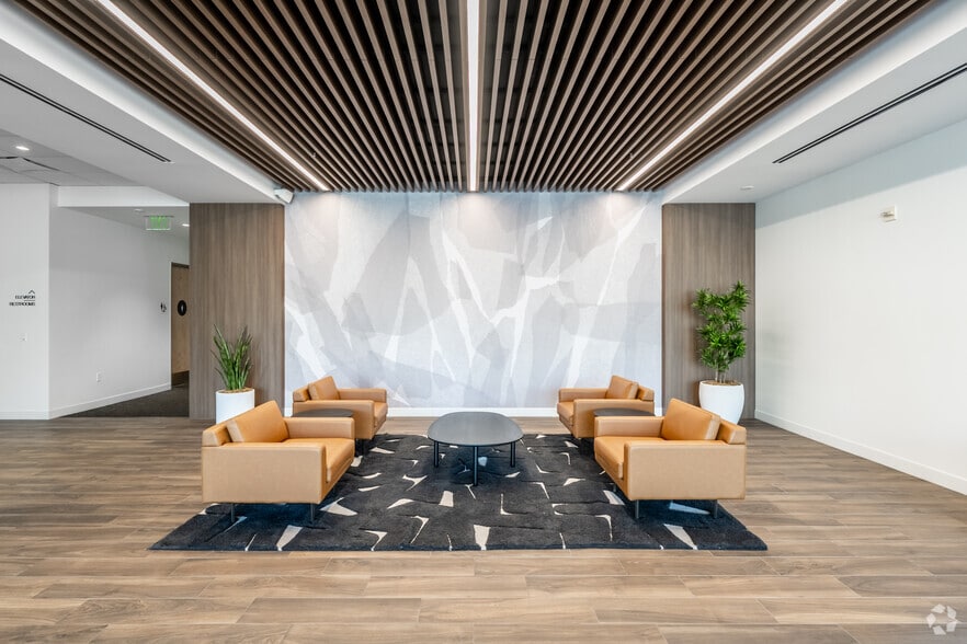 3515 Harbor Blvd, Costa Mesa, CA to rent - Lobby - Image 3 of 14