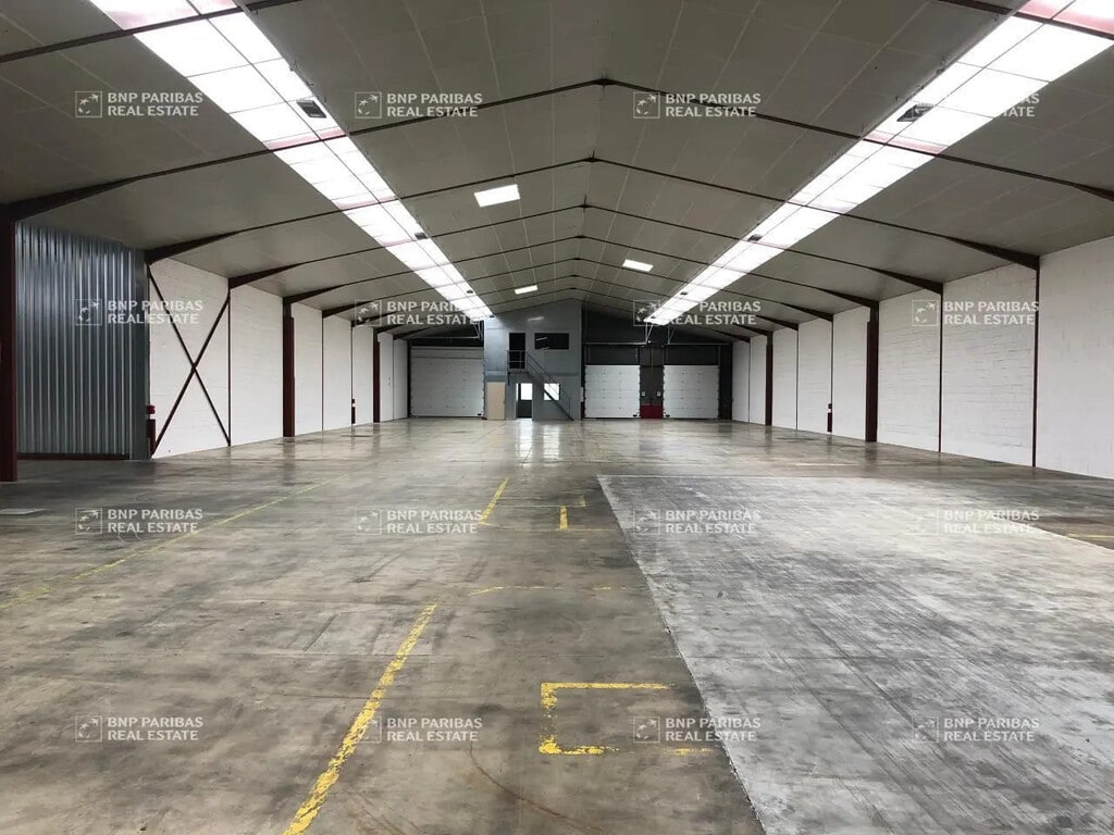 Location Local d'activités 1 930 m² - Photo 1