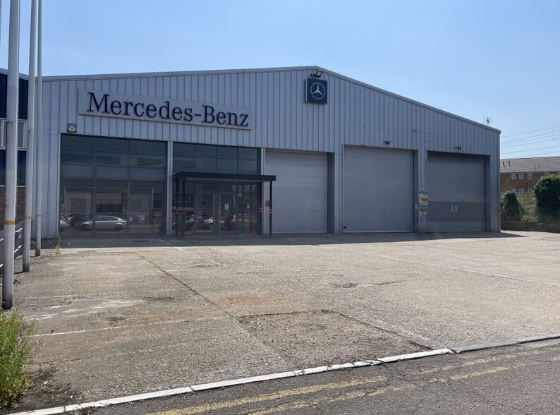 11 Hambridge Ln, Newbury for sale - Building Photo - Image 1 of 1