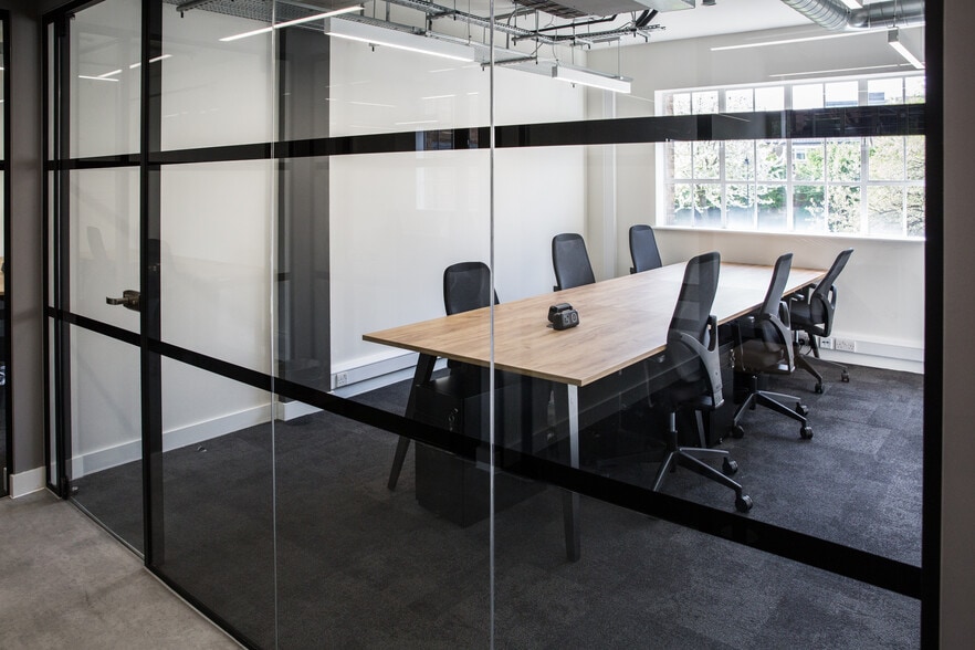 5-7 Tanner St, London to rent - Interior Photo - Image 3 of 11