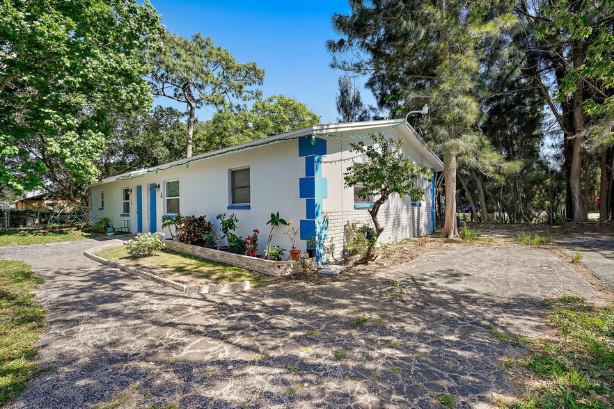 15181 Westminister Ave, Clearwater, FL for sale - Primary Photo - Image 1 of 3