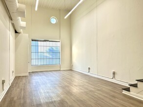 672 S La Fayette Park Pl, Los Angeles, CA for rent Interior Photo- Image 2 of 11