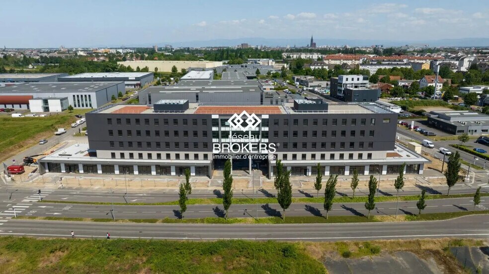 Retail in Strasbourg to rent - Building Photo - Image 3 of 7