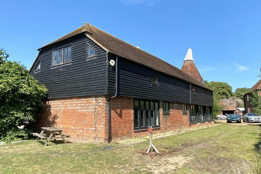 Squerryes Oast, Beggars Ln, Westerham to rent - Building Photo - Image 2 of 3
