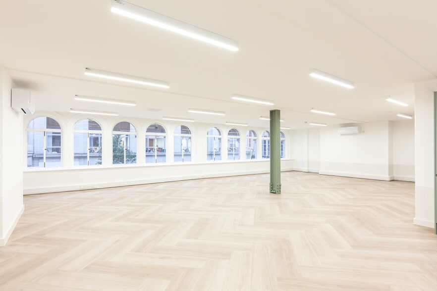 36-38 Mortimer St, London to rent - Building Photo - Image 3 of 27