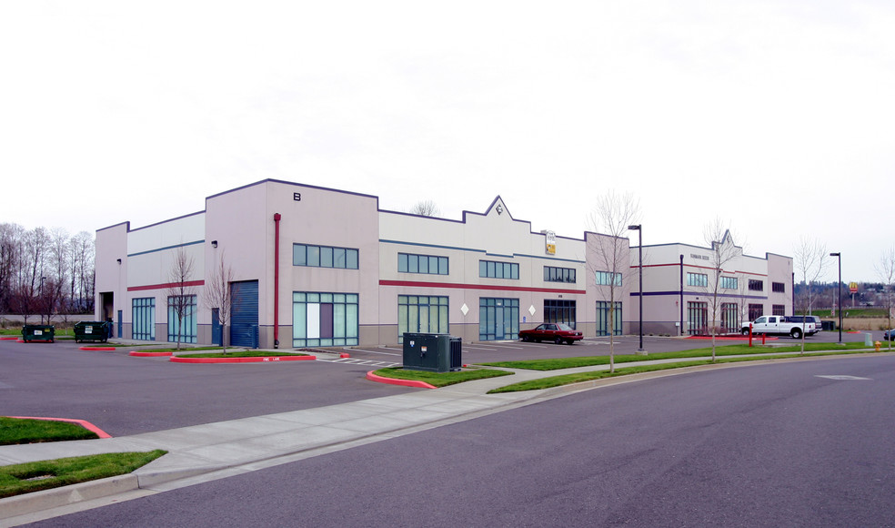 1020-1080 NW Corporate Dr, Troutdale, OR for rent - Building Photo - Image 3 of 27