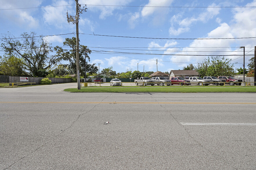 811 N Main St, Baytown, TX for sale - Building Photo - Image 2 of 22