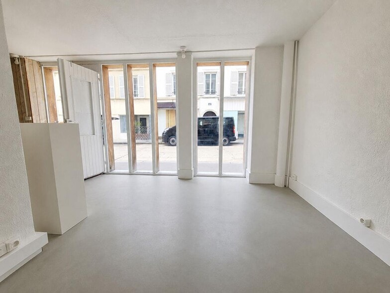 Retail in Paris for sale - Interior Photo - Image 2 of 4