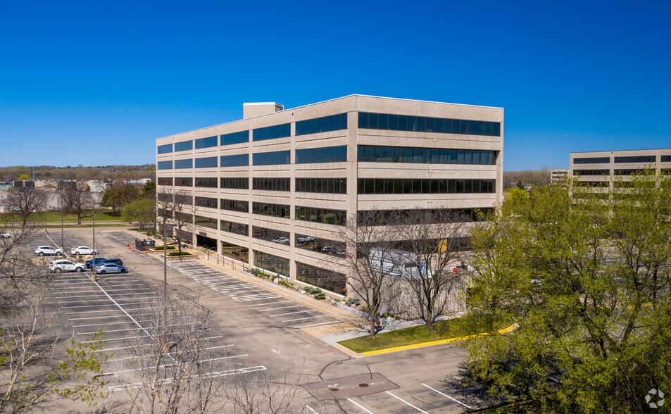 7505 Metro Blvd, Edina, MN for rent - Building Photo - Image 1 of 13