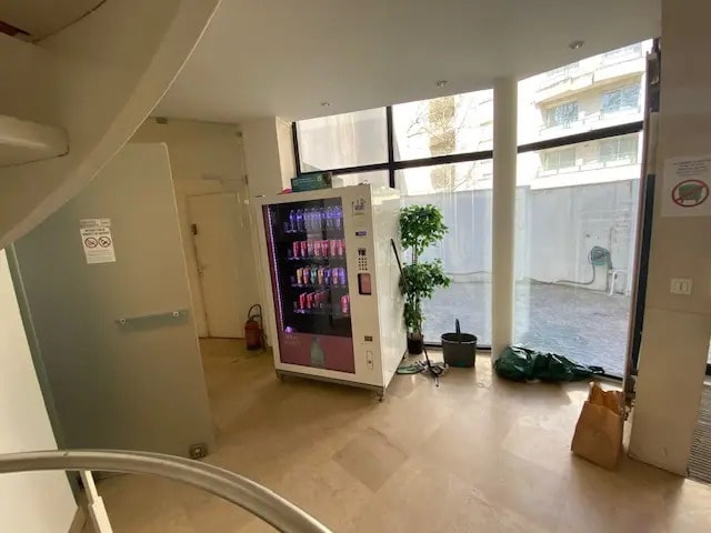 Office in Bagnolet to rent - Building Photo - Image 3 of 5