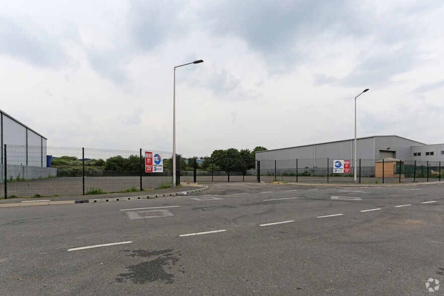 Burma Dr, Hull for sale - Primary Photo - Image 1 of 1