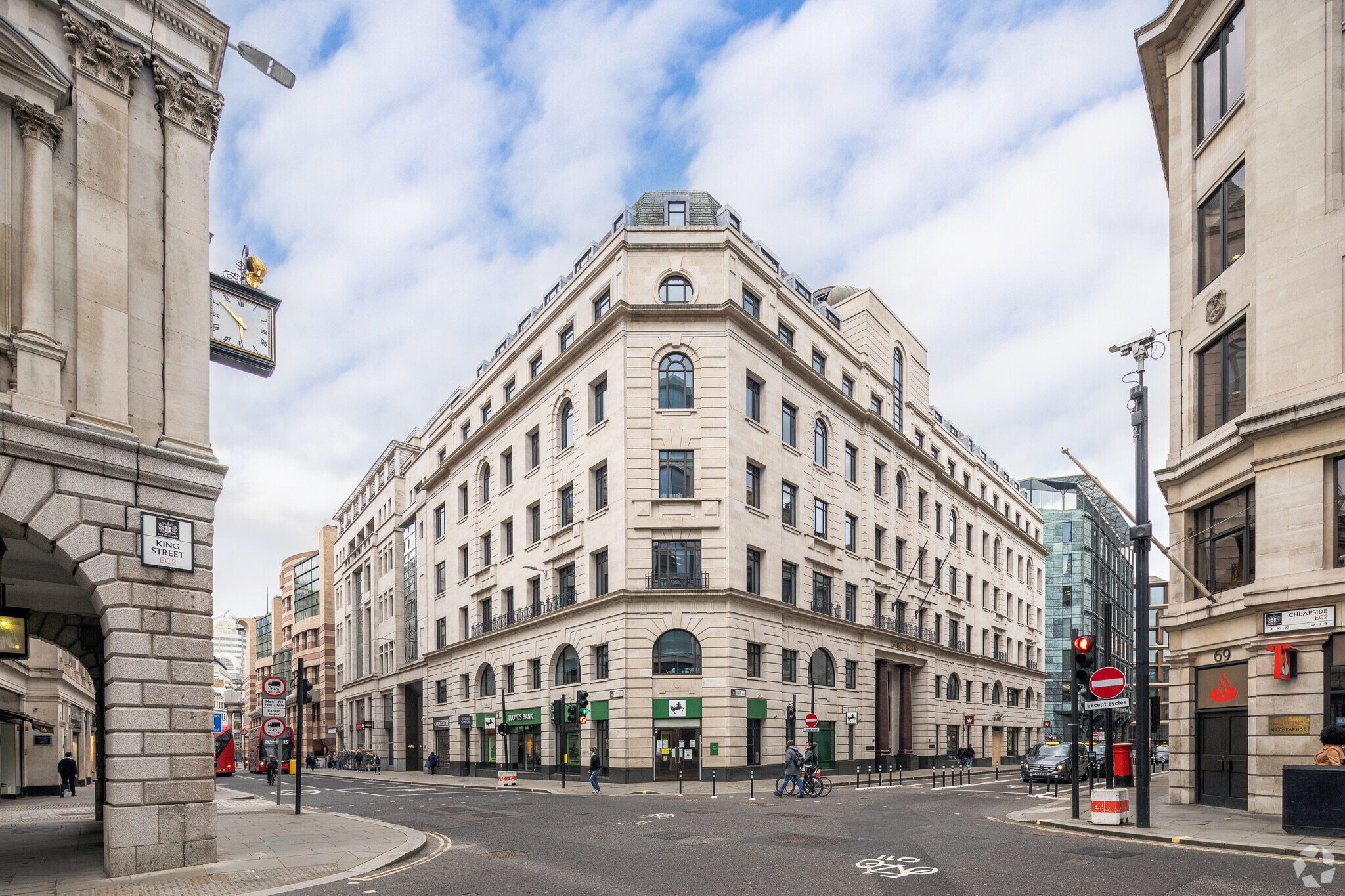90 Queen St, London for sale Primary Photo- Image 1 of 1