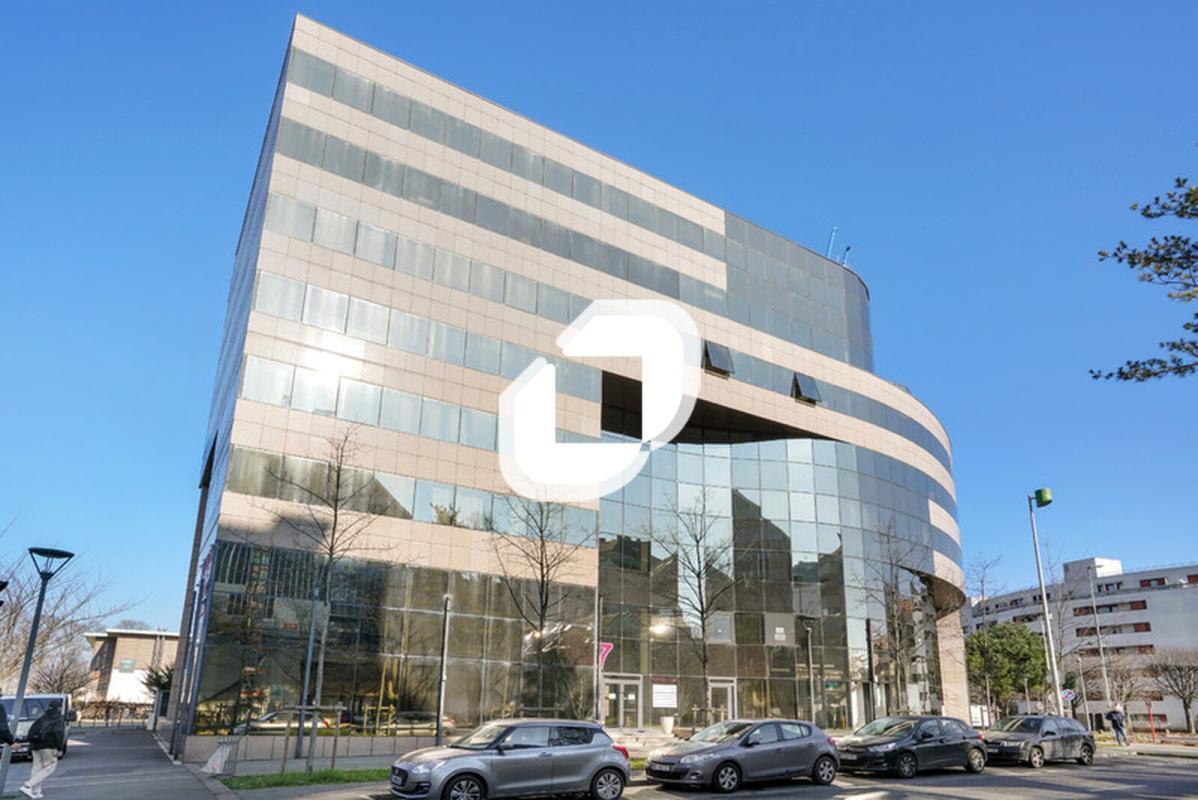 Office in Noisy-le-Grand to rent Building Photo- Image 1 of 14