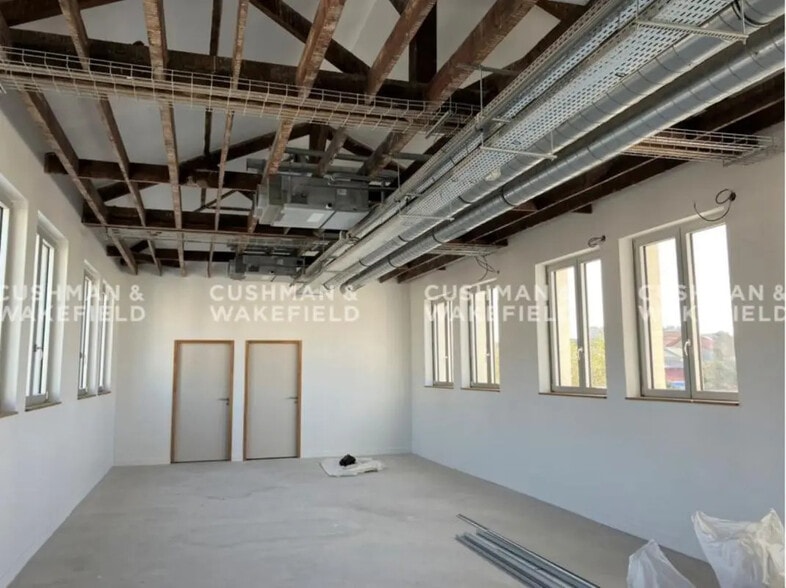 Office in Malakoff to rent - Building Photo - Image 2 of 19