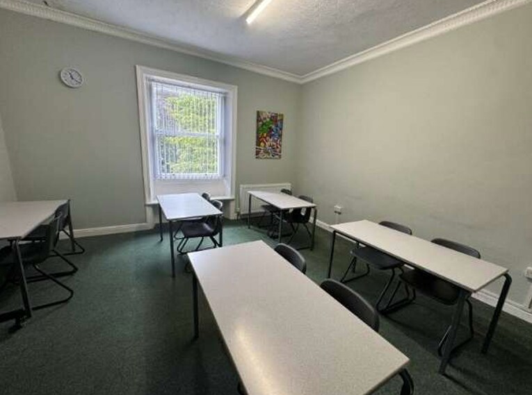 7 Edgerton Rd, Huddersfield to rent Interior Photo- Image 1 of 2