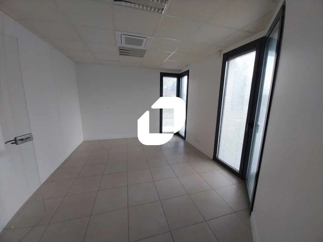 Office in Bruges to rent Building Photo- Image 1 of 33