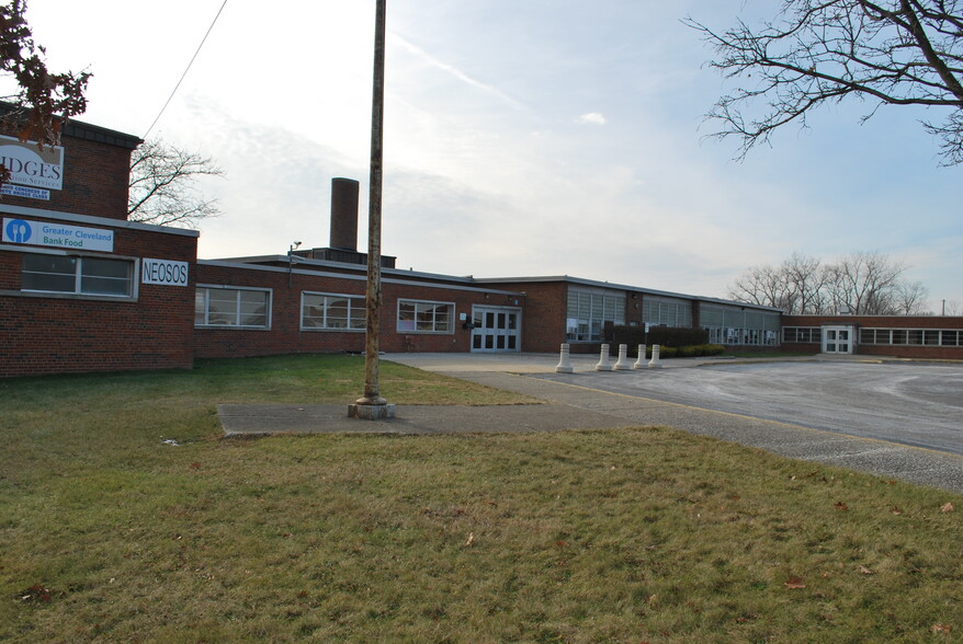 24200 Aurora Rd, Bedford Heights, OH for sale - Primary Photo - Image 1 of 1