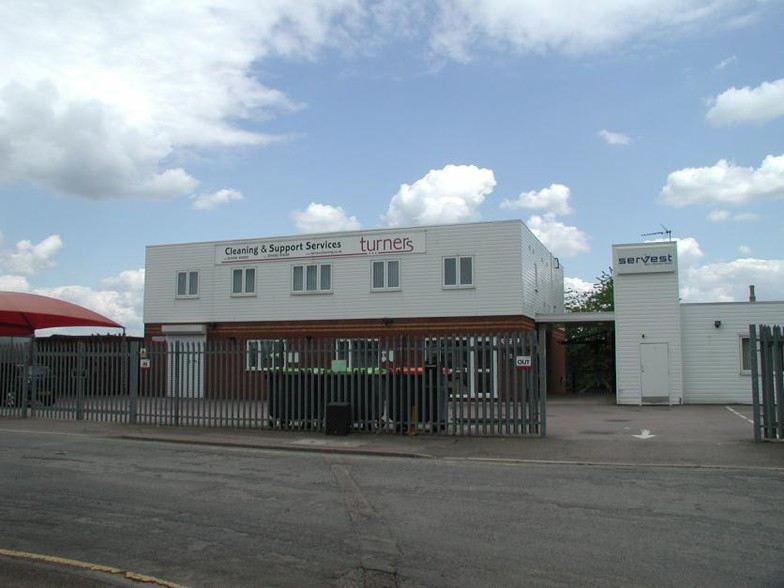 Leyden Rd, Stevenage for rent - Building Photo - Image 1 of 7