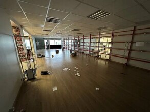 Retail in Pontault-Combault for sale Interior Photo- Image 2 of 2