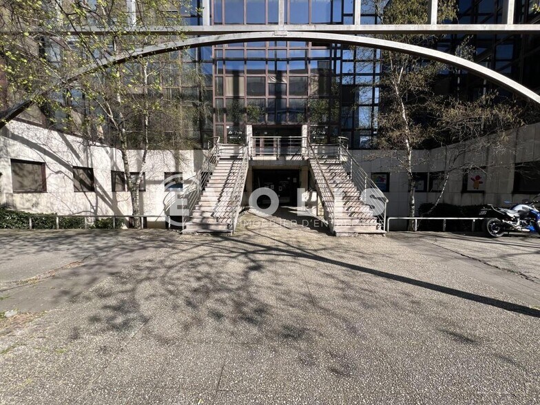 1 Rue Du Centre, Noisy-le-Grand to rent - Building Photo - Image 2 of 12