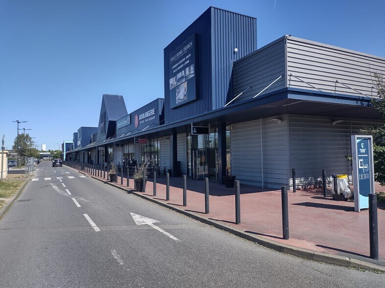 Retail in Corbeil-Essonnes to rent - Building Photo - Image 1 of 6