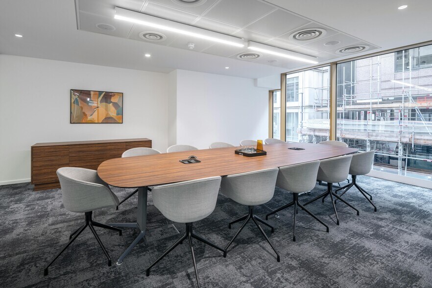 4-7 Chiswell St, London to rent - Building Photo - Image 3 of 34