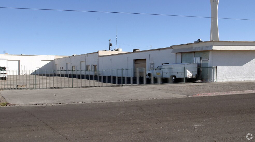 1519-1529 Industrial Rd, Las Vegas, NV for sale - Building Photo - Image 2 of 11