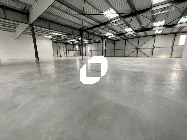 Light Industrial in Le Thillay to rent - Building Photo - Image 3 of 8