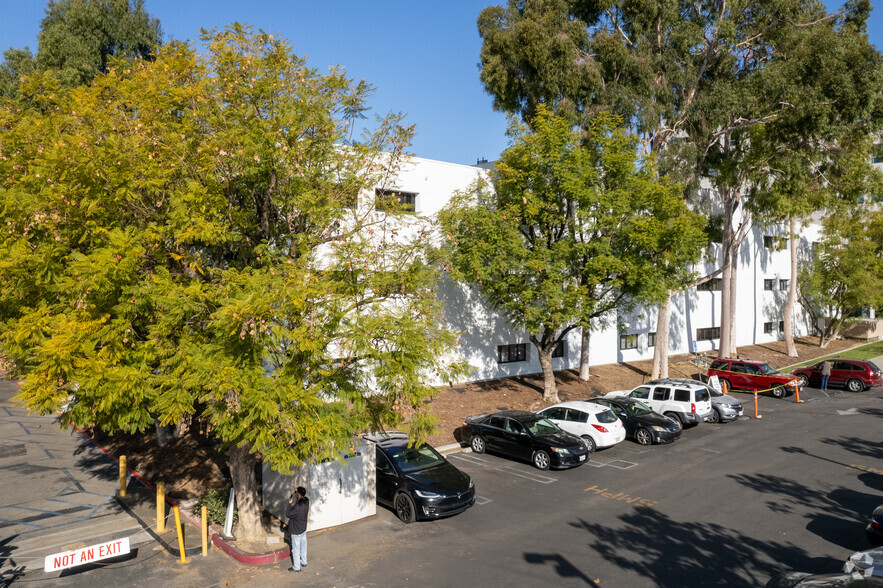 15211 Vanowen St, Van Nuys, CA for rent - Building Photo - Image 3 of 8