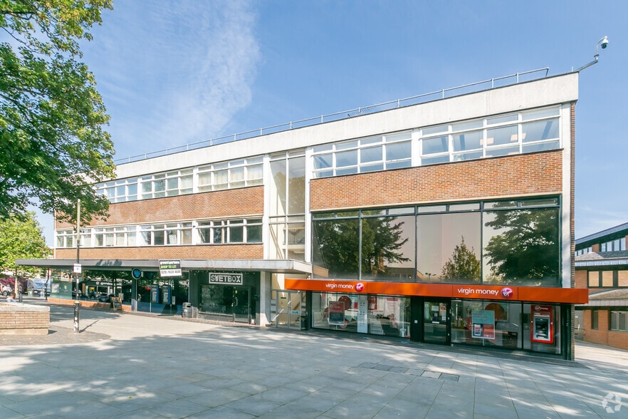 St Peters St, St Albans to rent - Primary Photo - Image 1 of 6