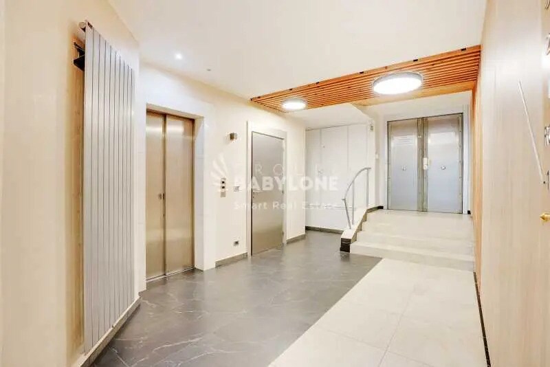 Office in Levallois-Perret to rent - Lobby - Image 2 of 2
