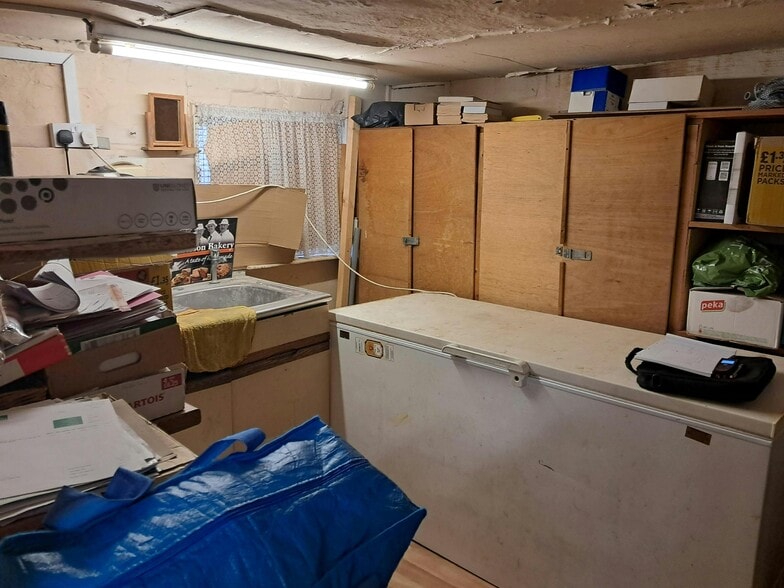 Terrace Road North, Bracknell for sale - Building Photo - Image 3 of 4