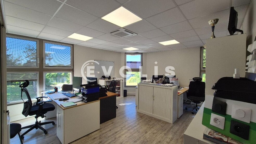 Light Industrial in Torcy for sale - Building Photo - Image 2 of 19