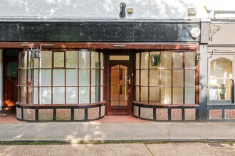 6 Bishopsmead Parade, East Horsley to rent Building Photo- Image 1 of 9