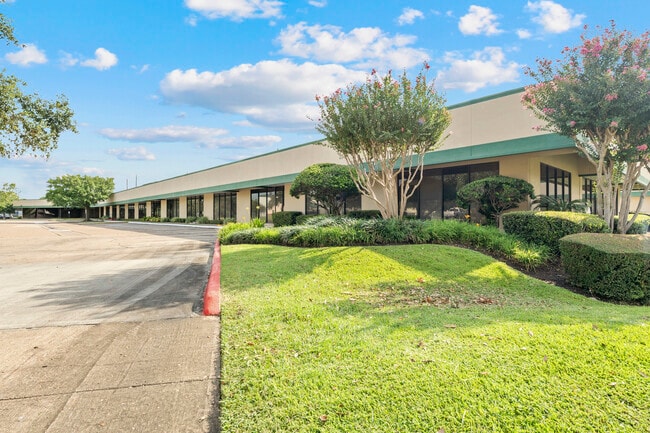More details for 11200-11248 Wilcrest Green Dr, Houston, TX - Light Industrial to Rent