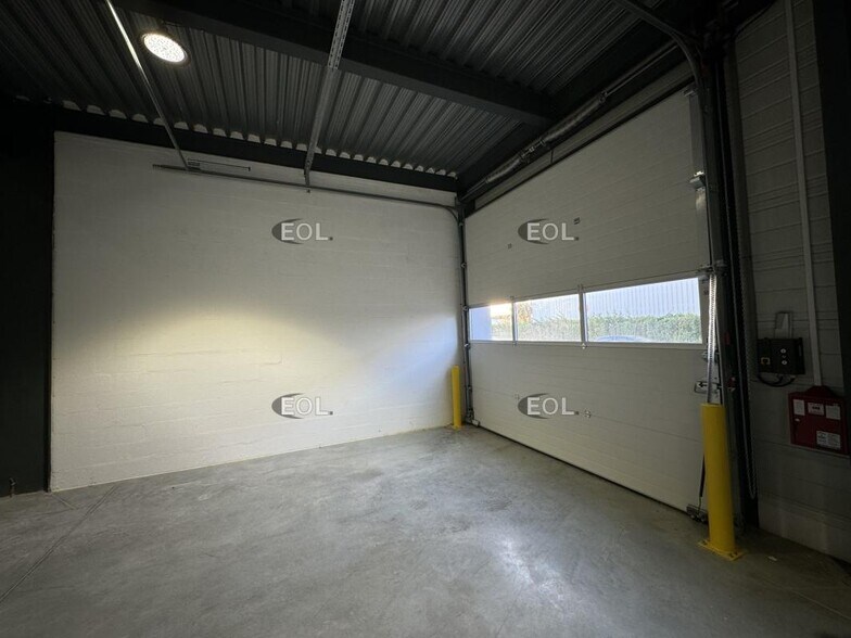 Light Industrial in Corbeil-Essonnes to rent - Interior Photo - Image 3 of 16