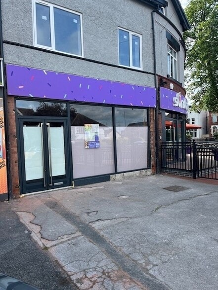 374 Harrogate Rd, Leeds to rent - Building Photo - Image 1 of 1