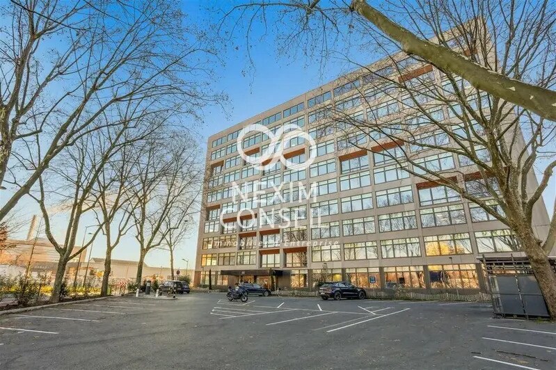 Office in Clichy to rent Building Photo- Image 1 of 6