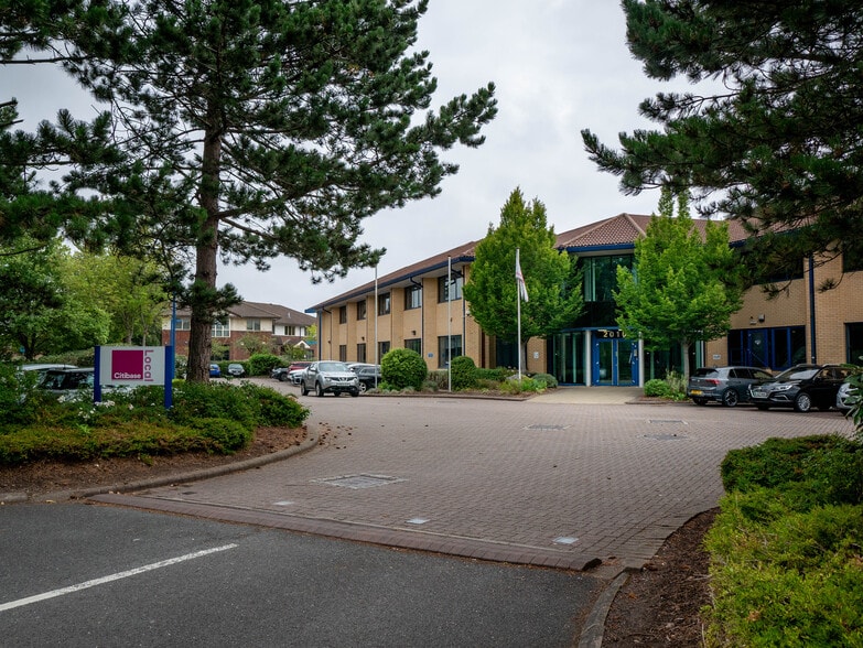 2010 The Crescent, Birmingham to rent - Building Photo - Image 1 of 11