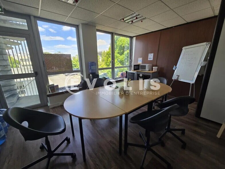 Office in Les Ulis to rent - Interior Photo - Image 3 of 8