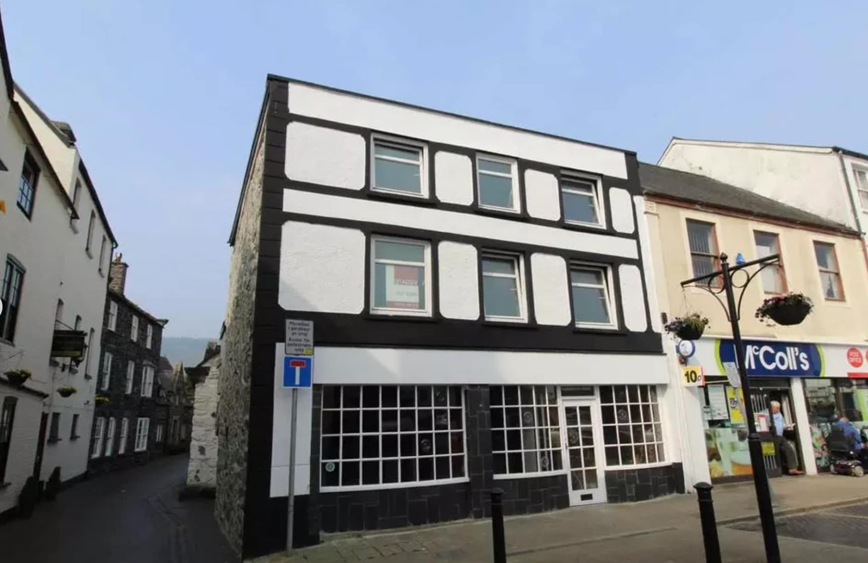 26 Ancaster Sq, Llanrwst for sale Primary Photo- Image 1 of 1