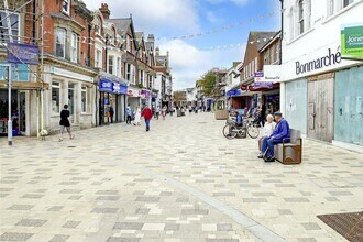 74 High St, Littlehampton to rent Building Photo- Image 2 of 4