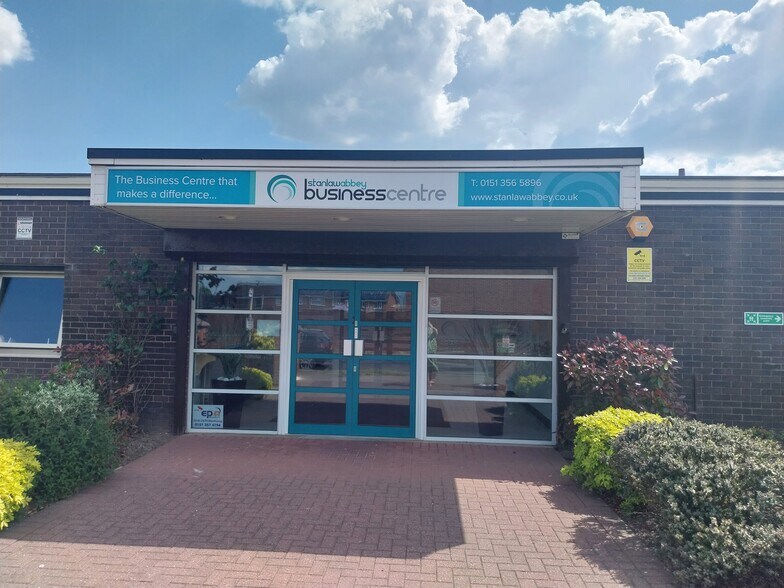 Dover Dr, Ellesmere Port to rent - Building Photo - Image 1 of 8