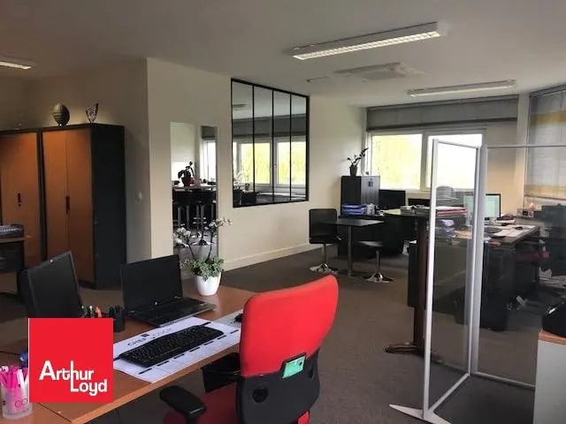 Location Bureaux 106 m² - Photo 1