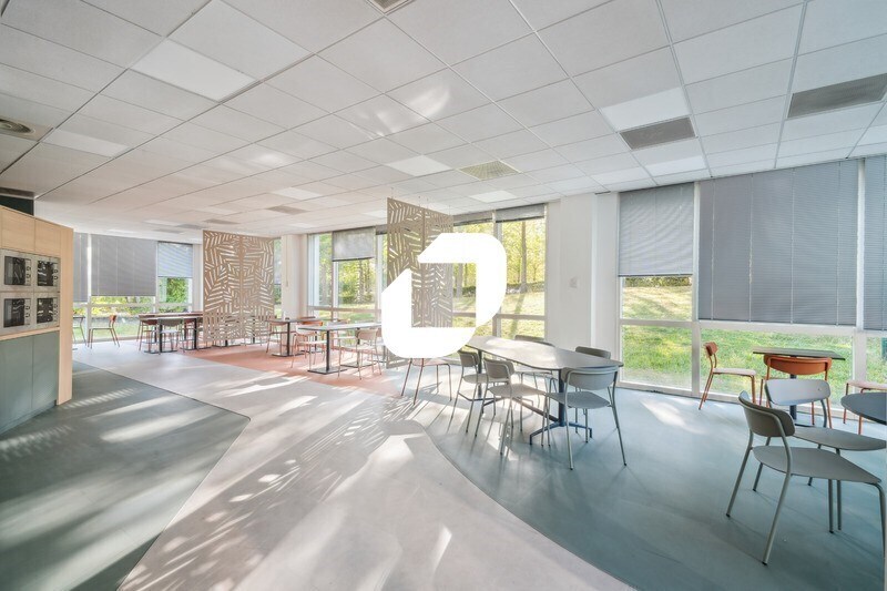 Office in Roissy-en-France to rent Interior Photo- Image 1 of 21