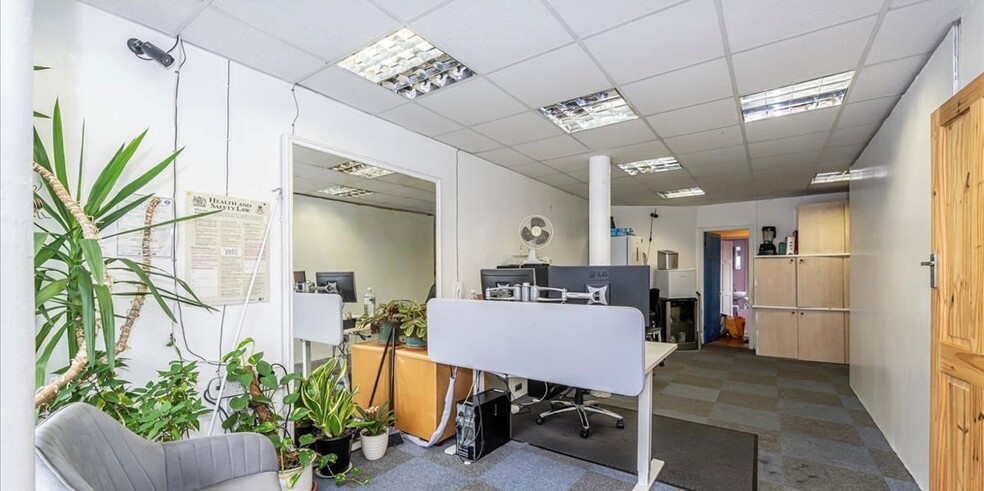 134-136 West End Ln, London to rent - Building Photo - Image 3 of 6