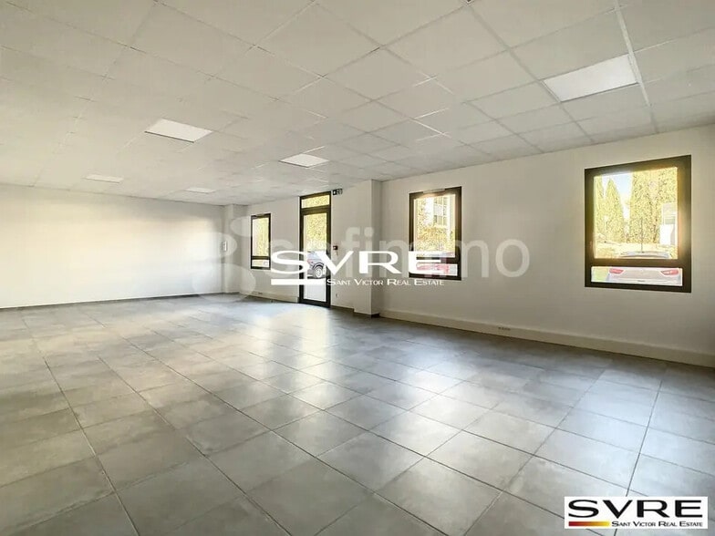 Office in LES MILLES to rent - Interior Photo - Image 2 of 7