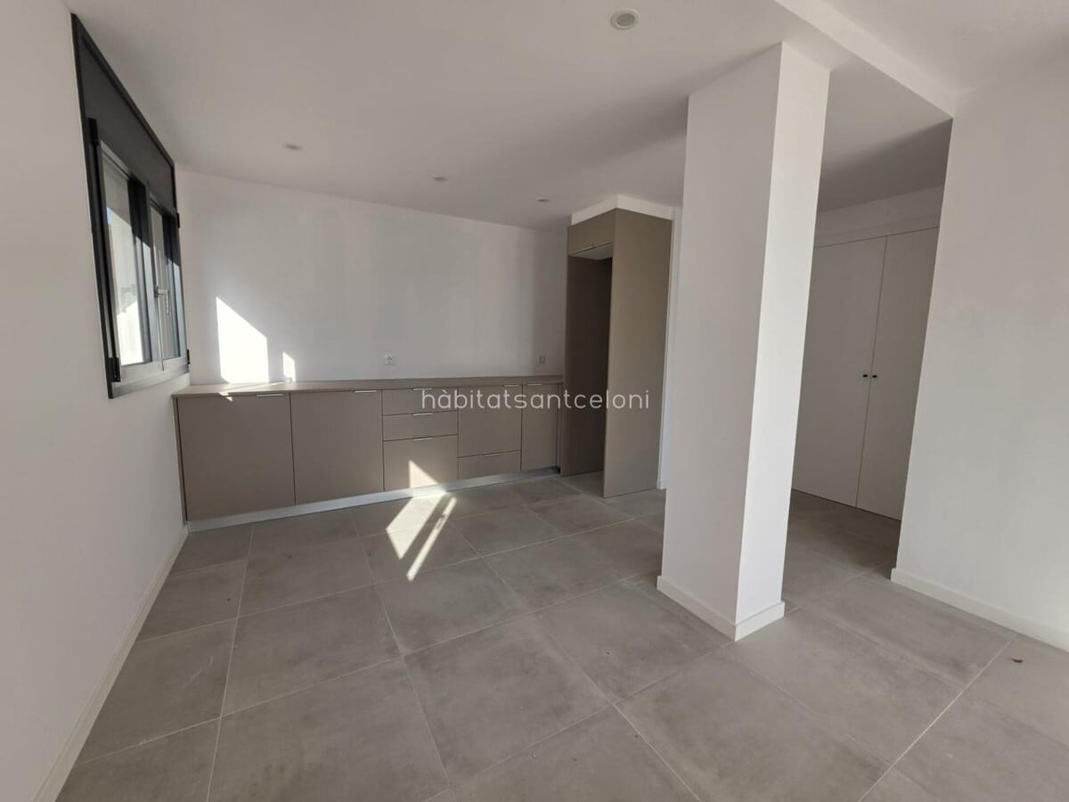 Hostalric, GER 17450 - Unit 2 - - Interior Photo - Image 1 of 10