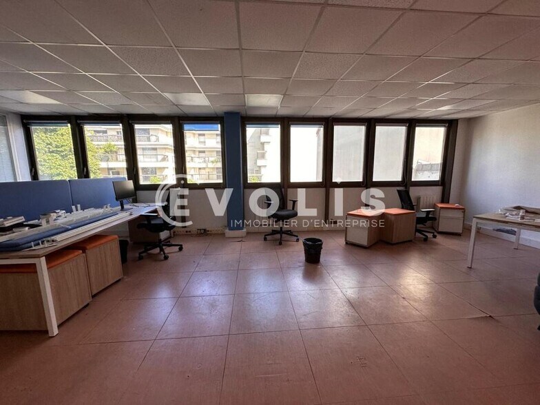 Office in Bourg-la-Reine to rent - Interior Photo - Image 2 of 7