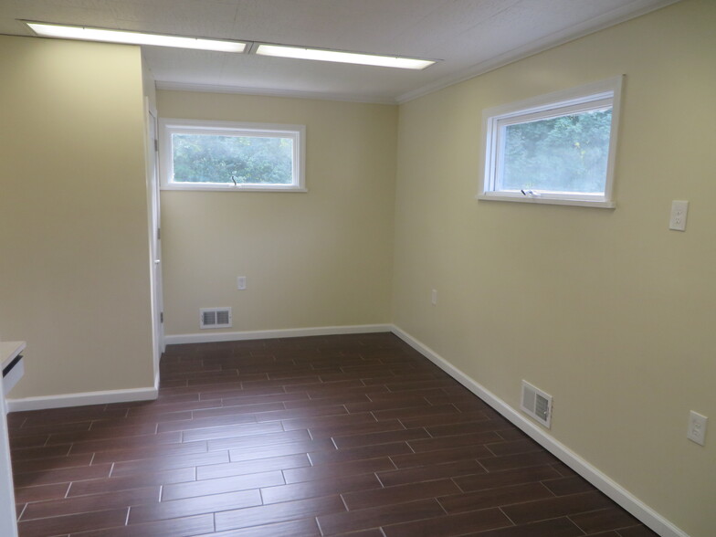 286 E Main St, Somerville, NJ for rent - Interior Photo - Image 2 of 14